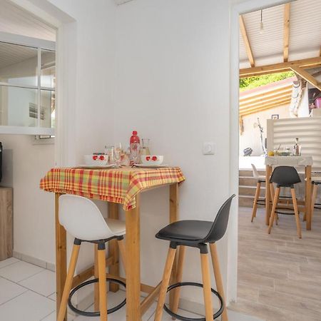 Апартаменты Heliconia - Appt Avec Piscine Partagee Saint-Pierre Экстерьер фото